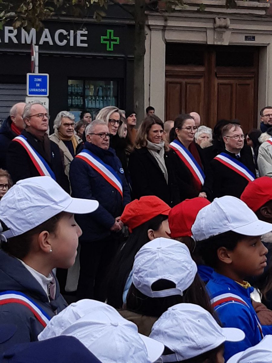Ensemble !
✅samedi à #Montrouge pour le #11novembre 
✅hier à #Paris à la marche contre l'#antisémitisme.
Fidèle aux valeurs de la République, nous faisons nation contre le terrorisme, l'antisémitisme, toutes les discriminations ainsi que pour la paix.