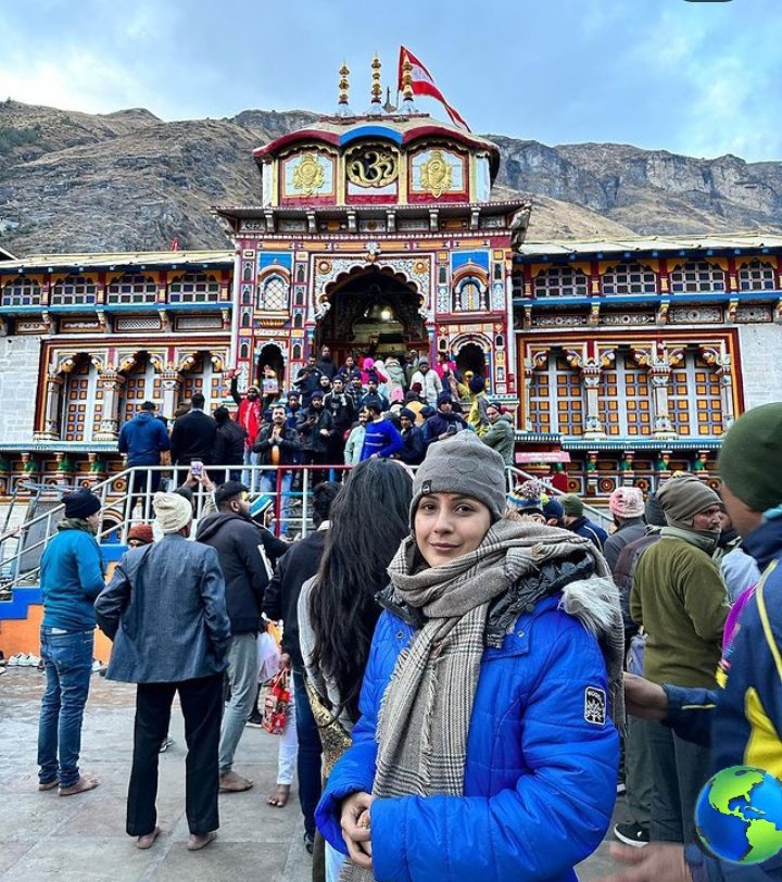 Shehnaaz visited Badrinath Dham 🙏🏻🩷
Jai Badri Vishal ..🙏🏻

#ShehnaazGill 
#BadrinathDham 

@ishehnaaz_gill