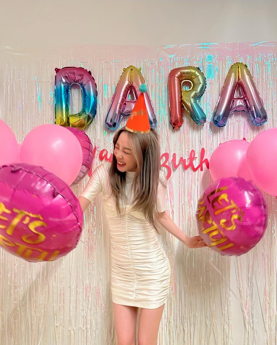 krungy21's tweet photo. Happy DaraDara 🥳 https://t.co/x3MYhmAwEW
