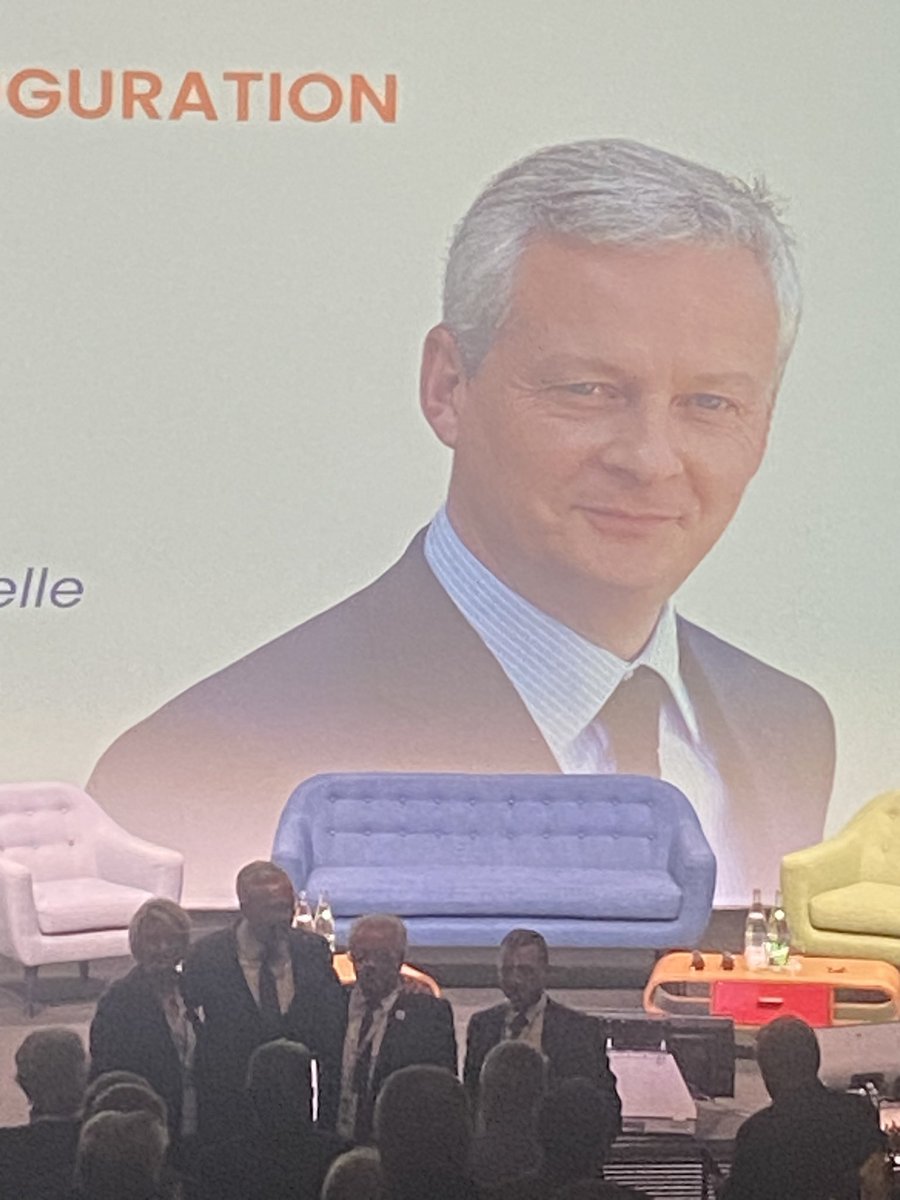 Interpelé par le président du @GHR_HCR sur le besoin de clarification nécessaire au sujet de l’auto-entrepreneur dans la restauration, Bruno Lemaire : « nous allons en parler avec le Ministère du Travail pour trouver le meilleur équilibre pour faciliter la vie des restaurateurs »