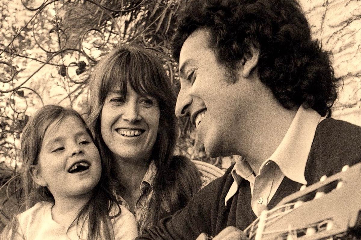 Rest in Power Joan Jara, who died yesterday aged 96 after dedicating her life to the fight for justice for her husband Victor Jara and all victims of the Pinochet dictatorship.

She was also renowned for her influence in the arts  and dance.

¡Compañera Joan Jara presente!