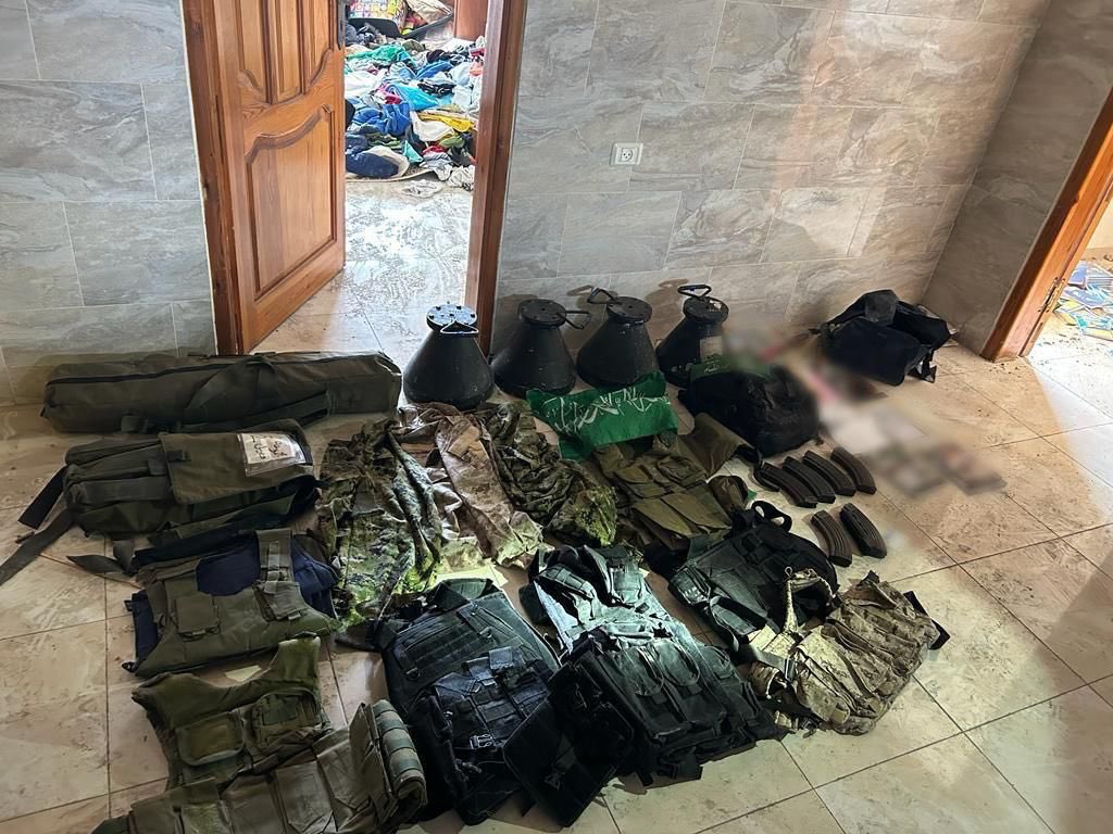 IDF troops continue operational activity around the Shati area: 🔺Hamas' terrorist infrastructure was uncovered at the Quds University, and inside the Abu Bakr Mosque. 🔺Soldiers located a tunnel shaft, intelligence materials and weapons in the area of Beit Hanoun. 🔺Inside…