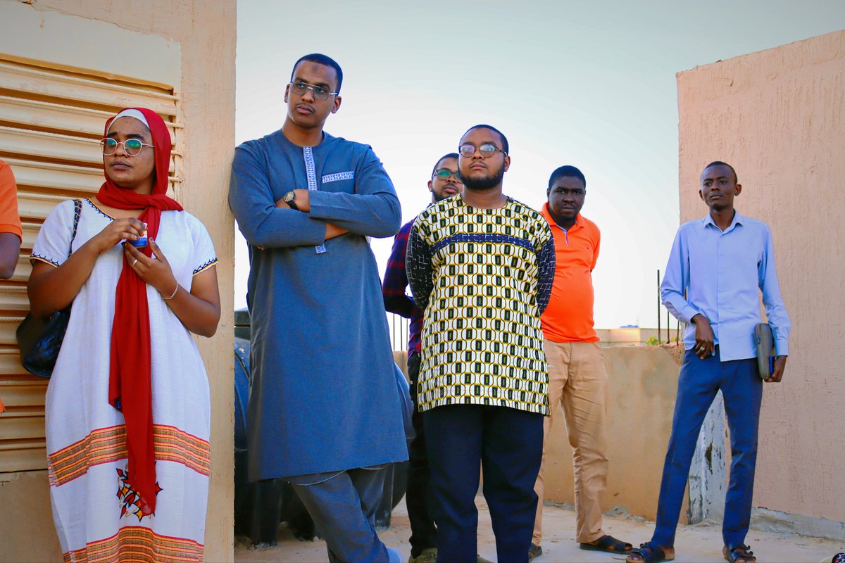 DigitalNiger's tweet image. { 3000 } MERCI à @UmmManal2 pour l&apos;accueil et à @rhassila pour le thé 🍵😋. Kudos et merci à tous les participant.e.s à cette 1ère soirée. Rendez-vous très bientôt pour une deuxième soirée de { #TechTea } 🤖.