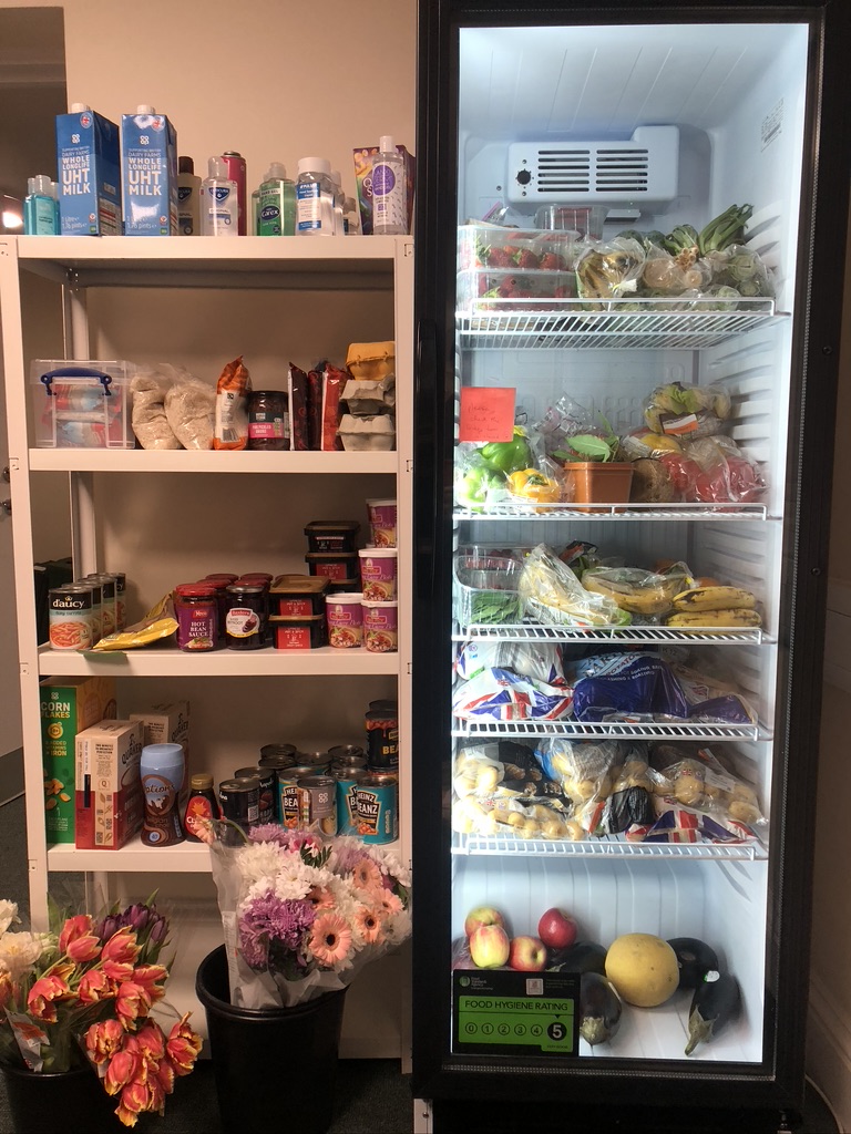 Fridge open today!! 
Bring your brolly & visit us! ☔ 

🕰️ 11am- 1pm
📍 183 Boundary Road, Maybury, GU21 5BU. 

Fruit 🍓🍎🍈🍌 even 🥥 🥥!  Lots of baked goods and plenty of loaves too!! 🥐🥯🍞🥖  Surplus sweet goodies! 🍫🍪🍰Store cupboard & pet food.

Please ❤️ /RT🙏

@hubbubUK