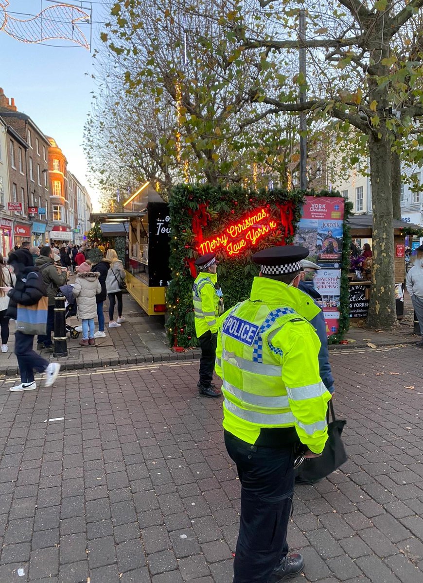 NYP_York's tweet photo. Planning on going to the Christmas market?🎄 
Our specially trained Project Servator officers are.
When you see us, come and say hello to find out more.
Please stay vigilant and report anything suspicious.
More info on web.
#ProjectServator
#TogetherWeveGotItCovered https://t.co/Of39RiS9bm