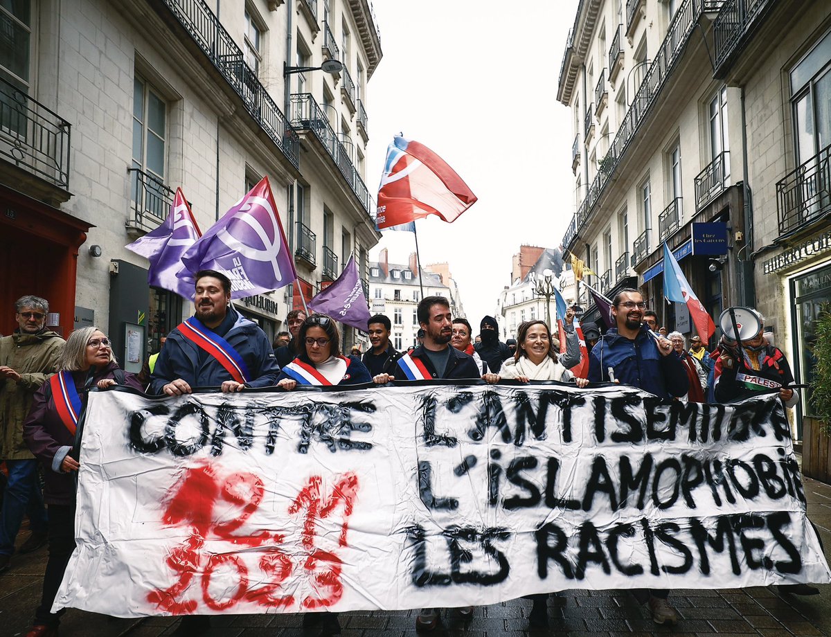 Finalement la seule manifestation sans heurts car sans ambiguïté avec les racistes, c’était à Nantes ! Bravo à la @LFI_44 @EELVNantes @AvecNantes @NantesenCommun pour l’organisation et merci au @Prefet44 pour sa gestion exemplaire. #12novembre