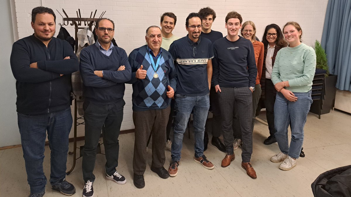 <a href="/CUUtrecht/">ChristenUnie Utrecht</a> spreekt graag haar waardering uit voor vrijwilligers. Mensen die bijdragen aan zorgzame gemeenschappen. Vandaag zetten we Buurthuis Burezina in het zonnetje. Zij kregen van ons een vrijwilligersmedaille voor hun bijdrage aan verbinding en ontmoeting in de wijk.