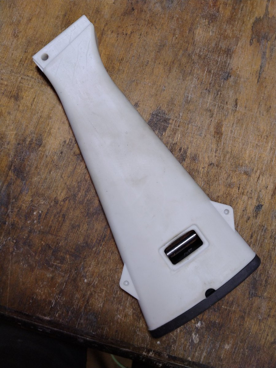 makeplusp's tweet image. コマンドストックを新しくします。

ストックが折れる事例を受けての改変です。
新しいレジンはこれまでの物より2倍の価格ですがかなりの強度です。
価格を抑える為に部品点数を抑えバットプレートもレジンで一体化しました。
価格は15,000円です。
今後はこのタイプになりますのでご了承下さい。