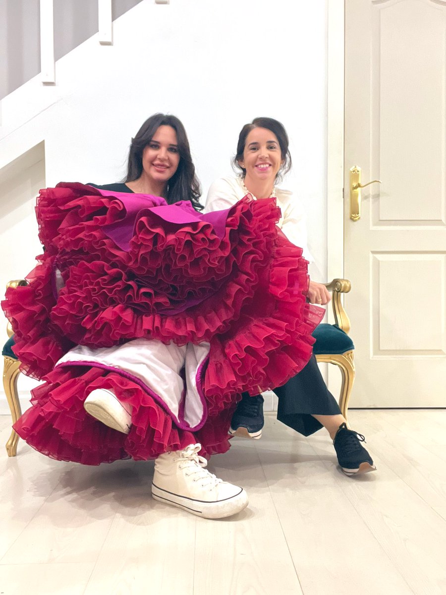 Hola flamenc@s <a href="/Lunarit0s/">Lunarit0s</a> y yo lo hemos vuelto a hacer, recién salido del horno: 1x02 QNQLB #Podcast: youtu.be/eVo500wwzLs?fe…