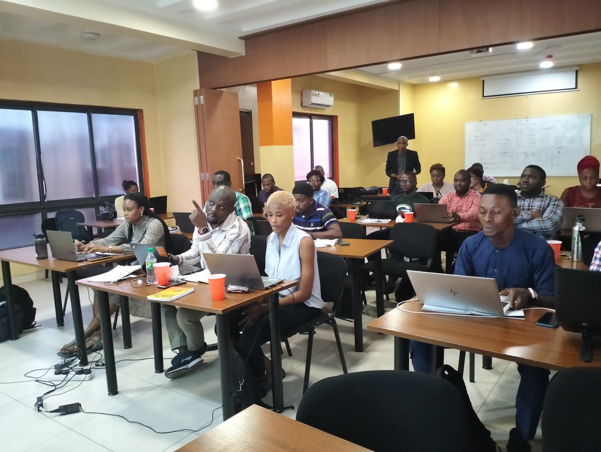 dexnova_consult's tweet image. Celebrate milestones along the way! Recognize and reward achievements to boost team morale. A positive atmosphere fuels motivation and keeps everyone engaged in the project&apos;s success. #TeamRecognition #ProjectMotivation