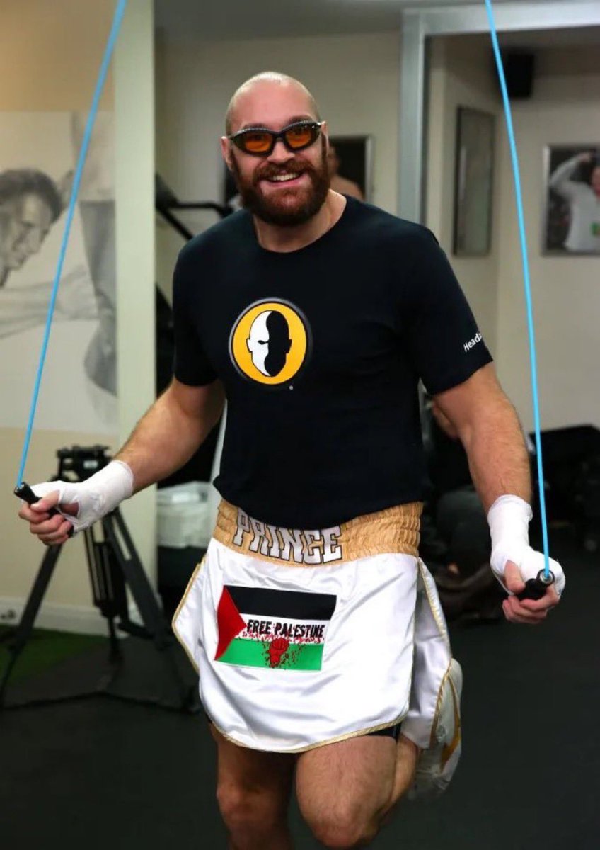 MMArena_'s tweet photo. 🥊 Tyson Fury affiche son soutien à la Palestine 🇵🇸♥�� https://t.co/6vaWSE5PGF