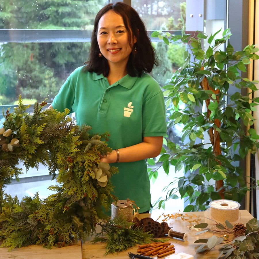 JOIN US FOR OUR FIRST EVER WREATH-MAKING WORKSHOPS! 💚

Let our talented team help you to create a stunning wreath, complete with twinkling LED wire lights. Click here to find out more about our events and book your tickets!

tonggardencentre.co.uk/festive-wreath…