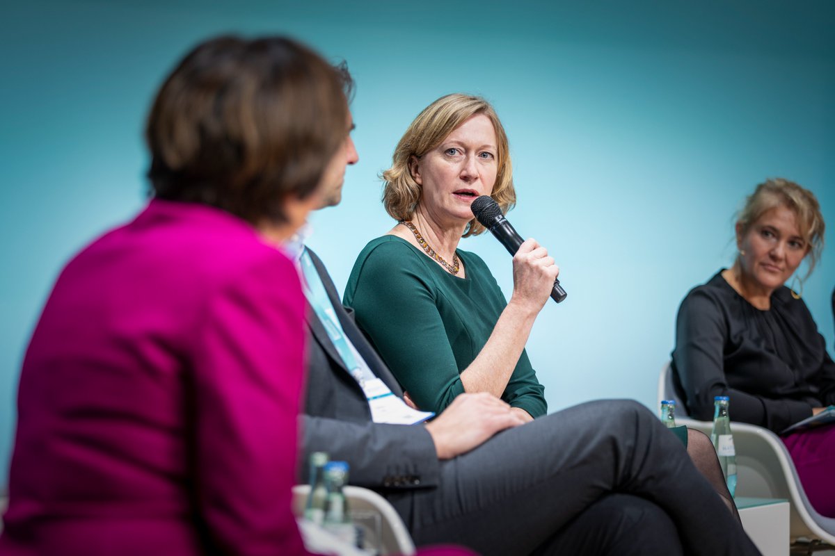 dena (@dena_news) on Twitter photo Das Krisenmanagement im letzten Herbst hat gut funktioniert. Aber die Herausforderungen sind nicht verschwunden und müssen von der Politik weiter aufgegriffen werden, betont Kerstin Andreae (<a href="/KerstinAndreae/">Kerstin Andreae</a>) auf dem #denakongress. Das Krisenmanagement im letzten Herbst hat gut funktioniert. Aber die Herausforderungen sind nicht verschwunden und müssen von der Politik weiter aufgegriffen werden, betont Kerstin Andreae (<a href="/KerstinAndreae/">Kerstin Andreae</a>) auf dem #denakongress.