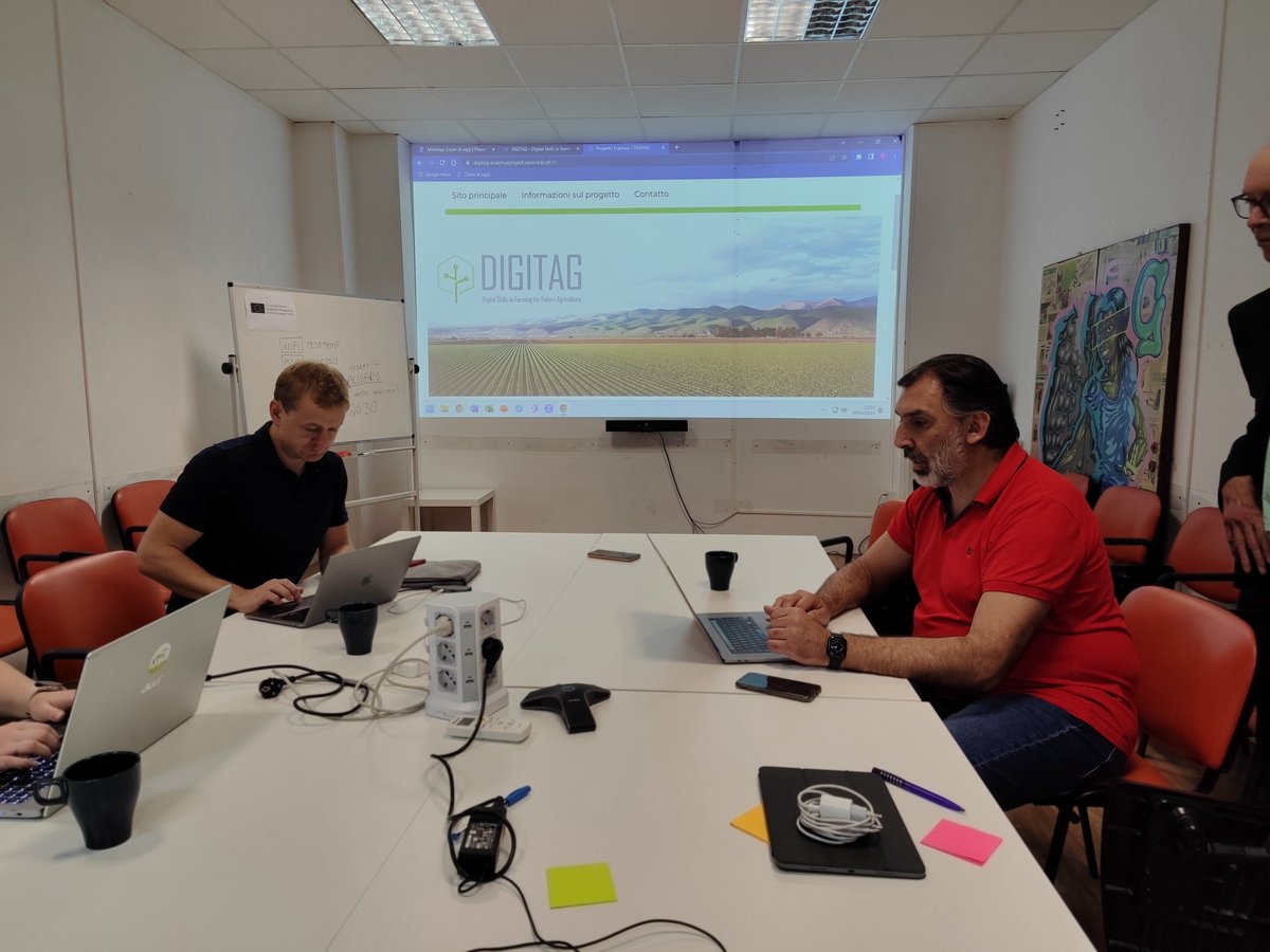 cesie_ets's tweet image. Le #tecnologiedigitali possono aiutare le persone che lavorano nel settore #agroalimentare a produrre generi alimentari da fonti sicure, sostenibili e di qualità. Ne abbiamo parlato durante l&apos;ultimo meeting internazionale #DIGITAG.
Scopri di più sul sito digitag-erasmusproject.upwr.edu.pl/it/