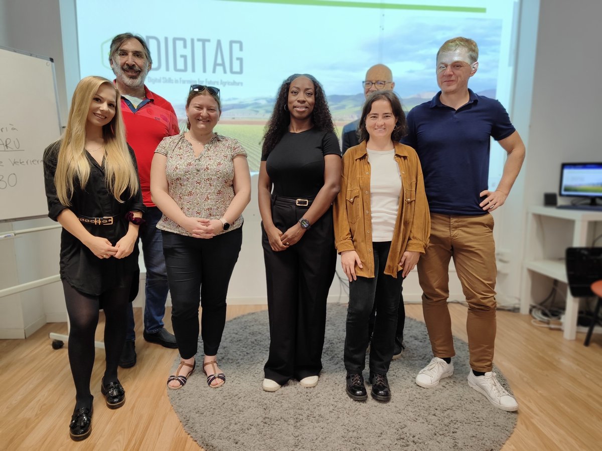 cesie_ets's tweet image. Le #tecnologiedigitali possono aiutare le persone che lavorano nel settore #agroalimentare a produrre generi alimentari da fonti sicure, sostenibili e di qualità. Ne abbiamo parlato durante l&apos;ultimo meeting internazionale #DIGITAG.
Scopri di più sul sito digitag-erasmusproject.upwr.edu.pl/it/