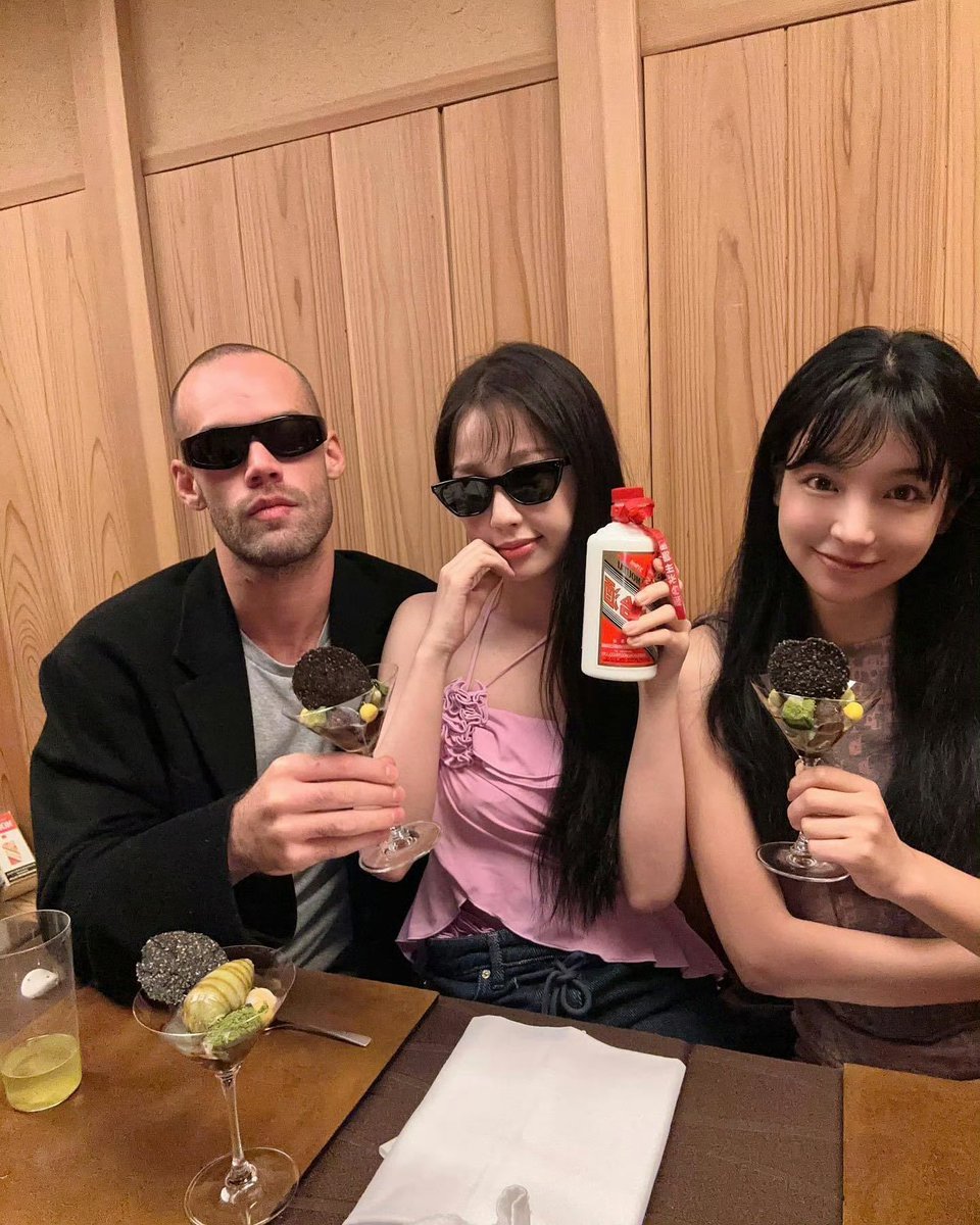 ESTHERYU_TH's tweet photo. 231113 ©Instagram estheeerrrrr (3)

แฮปปี้ไทม์🌸

#อวี๋ซูซิน #EstherYu #YuShuxin #虞书欣 https://t.co/jWAWFW1ZEu