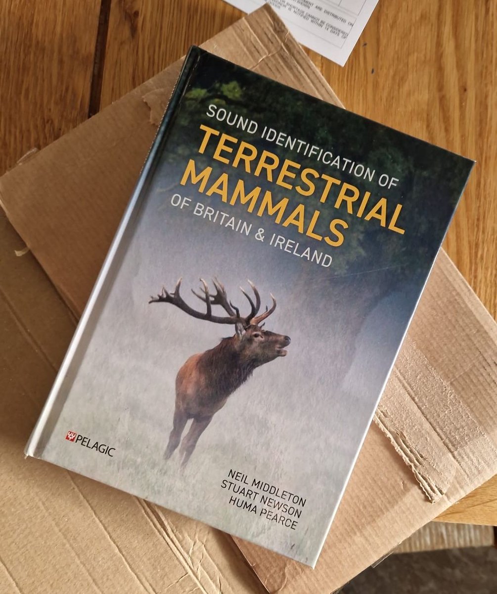 Just delivered to my door! I'm looking forward to reviewing it for WSRS members, several of whom contributed recordings. I was planning to do something else today... @WildlifeSound @pelagicpublish @BatAbility @NewsonStuart @Mostlybats @Mammal_Society