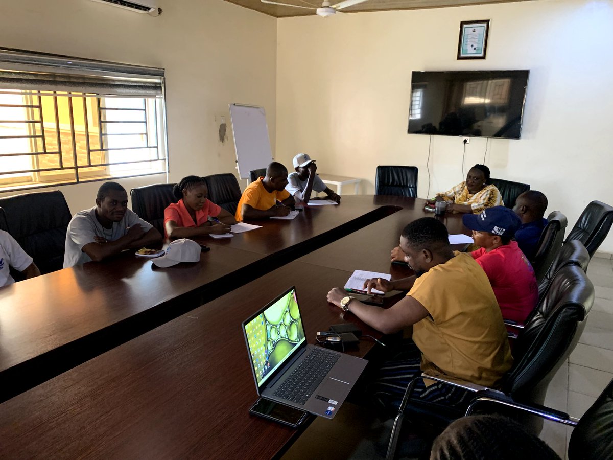 fjdpnigeria's tweet photo. Another Monday, another opportunity to come together, brainstorm and come up with ideas to help us serve Persons of Concern better!
Achievement of milestones begin here with teamwork and collaboration.
#ThisIsFJDP
#MondayMeeting
#TeamWork https://t.co/alA0xRycJL