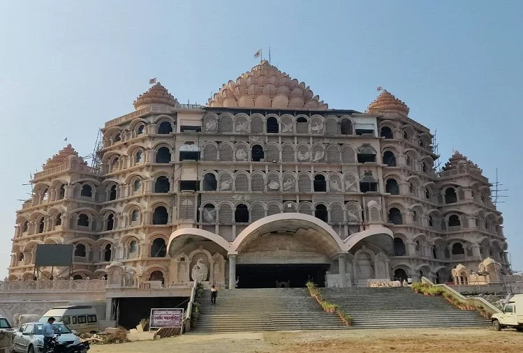 theupindex's tweet photo. Kashi

PM Modi likely to inaugurate world's largest meditation center on December 18.

Built by Vihamgam Yoga Sansthan, Swarved Mahamandir is situated on Varanasi Ghazipur highway in Umaraha

Spread over 3 lakh sqf, this 7-floor super structure can accommodate 20k Yoga Practitioner at once.