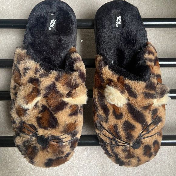 So good I had to share! Check out all the items I'm loving on <a href="/Poshmarkapp/">Poshmark</a> from <a href="/skrloverespect/">Skrloverespect</a> #poshmark #fashion #style #shopmycloset #dirtylaundry: posh.mk/tYWGg24qpBb