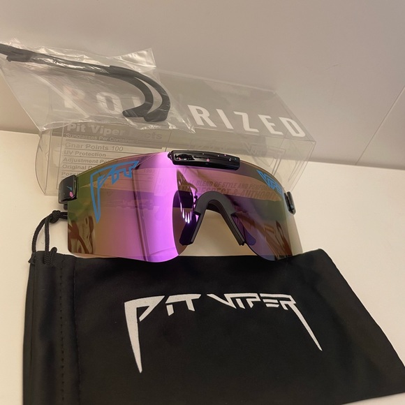 So good I had to share! Check out all the items I'm loving on <a href="/Poshmarkapp/">Poshmark</a> #poshmark #fashion #style #shopmycloset #universalthread #rewind #pitviper: posh.mk/DNZCnPzgqBb