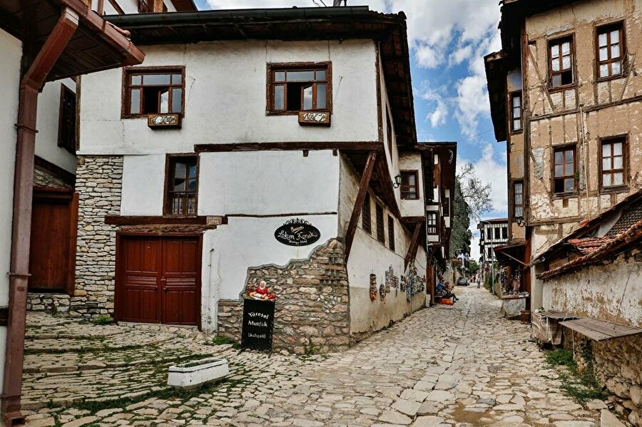 HrnmtlH's tweet photo. @MattMurrie @archi_tradition Looks like Safranbolu in Turkey https://t.co/bXo4PwpDYi