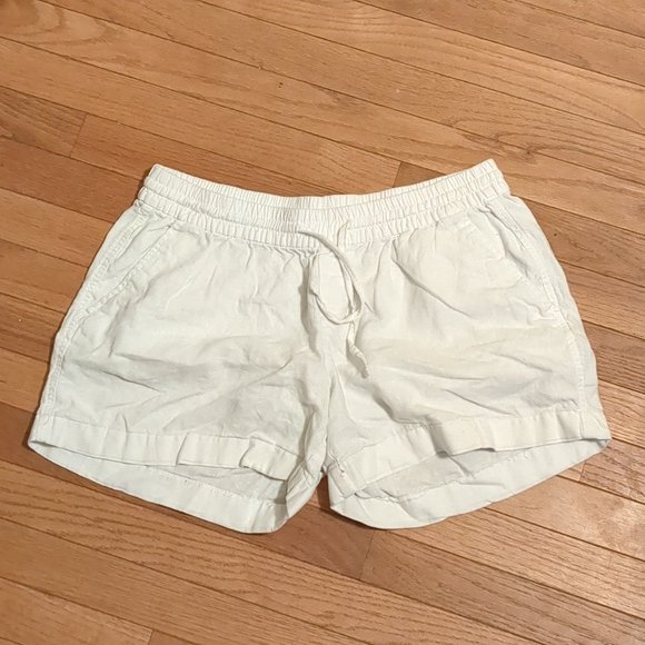 So good I had to share! Check out all the items I'm loving on <a href="/Poshmarkapp/">Poshmark</a> from <a href="/ReinaPe88740920/">Reina Perez</a> #poshmark #fashion #style #shopmycloset #americaneagleoutfitters #jic #oldnavy: posh.mk/dnX3VFDgqBb