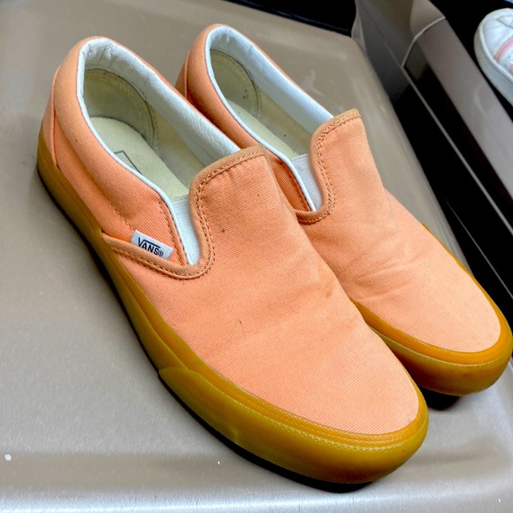 AtlasAuction's tweet photo. So good I had to share! Check out all the items I'm loving on @Poshmarkapp #poshmark #fashion #style #shopmycloset #vans #disney #randis: https://t.co/0NxJMpz4VU https://t.co/rGsjKTFIdP