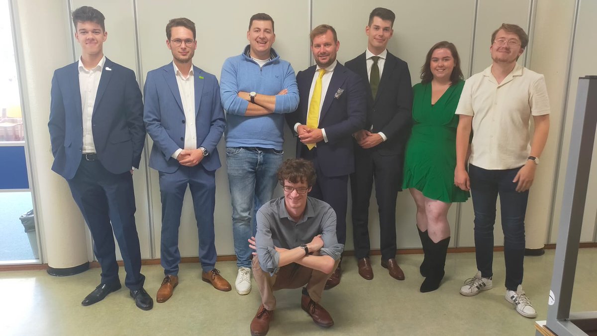 Gisteren jureerde CDJA Drenthe samen met BBB Jong Drenthe, JD Groningen-Drenthe en <a href="/JOVD_Drenthe/">JOVD Drenthe</a> bij het Noordelijk Debattoernooi van de @DebatUnie. Een geslaagde dag waarop veel scholieren respectvol én op het scherp van de snede met elkaar in debat gingen!