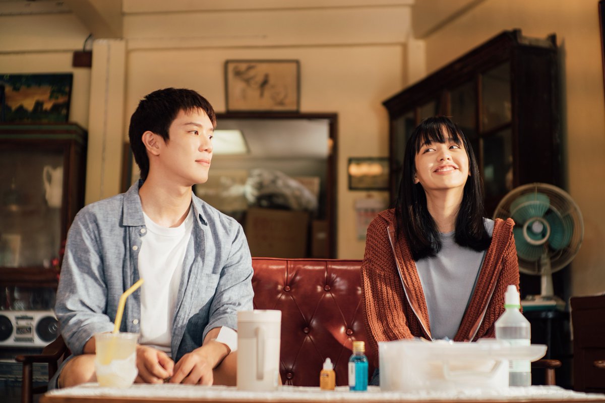 WeLoveSF's tweet photo. ภาพนิ่งเซตใหม่ #MONDO 
#มอนโดรักโพสต์ลบลืม
ผลงานกำกับล่าสุดของ “มะเดี่ยว ชูเกียรติ”
ภาพยนตร์โรแมนติก-ไซไฟ-คอมเมดี้
ที่พร้อมขยี้ทุกความสัมพันธ์

10 สิงหาคมนี้ ที่ #SFcinema

#pigkaploy #พลอยพลอยไพลิน
#grtsp #เกรทสพล #GreatSapol
#MeanPhiravich #มีนพีรวิชญ์ #MeanTro https://t.co/DS9zyrn41M