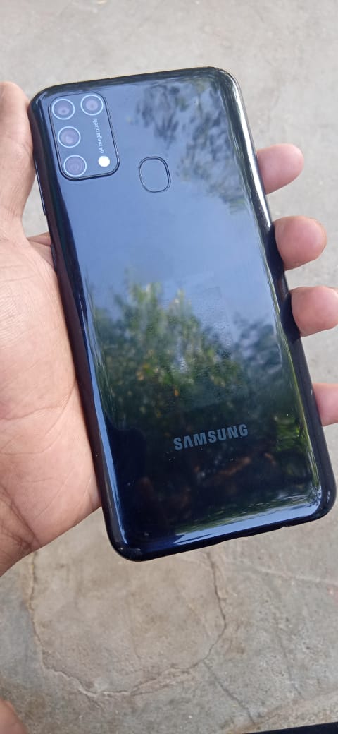 sajjadparasara3's tweet photo. @StyleListings From Samsung Guru 1200 to Samsung Galaxy M31, I have used all Samsung smartphones for 11 years. I have found Samsung's One UI quite appealing. #onlysamsung https://t.co/slZSebxiU0