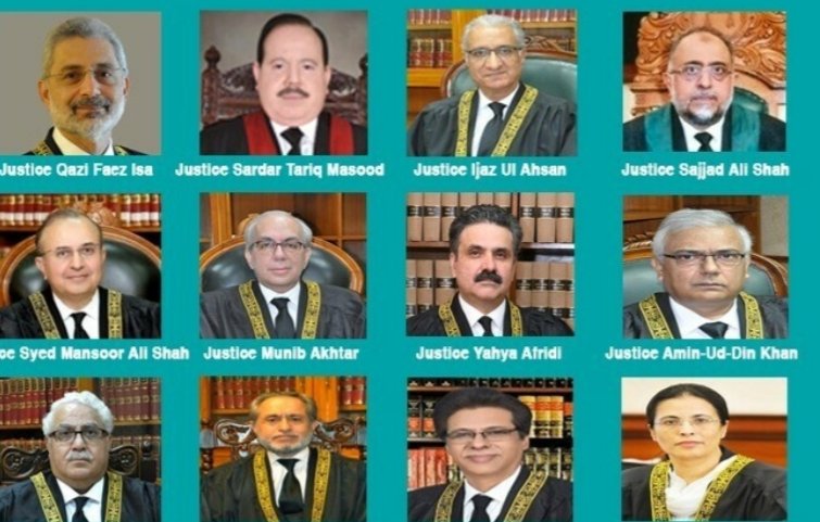AGEGA_'s tweet photo. ٹماٹر کے ریٹ پہ سوموٹو لینے والے منصفو
17 لاکھ ہر ماہ تنخواہ  لینے والو
4 ۔4 پلاٹ لینے والو
بعد از ریٹائرمنٹ مرتے دم تک سوائے کفن کے ہر خرچہ ریاست سے لینے والو
دنیا میں 140 ممالک میں سے 130 نمبر پہ پاکستان میں انصاف دلانے والو کا معماران قوم رل گئے ہیں

#ہمارے_مطالبات_پورے_کرو https://t.co/qpuEsoejGk