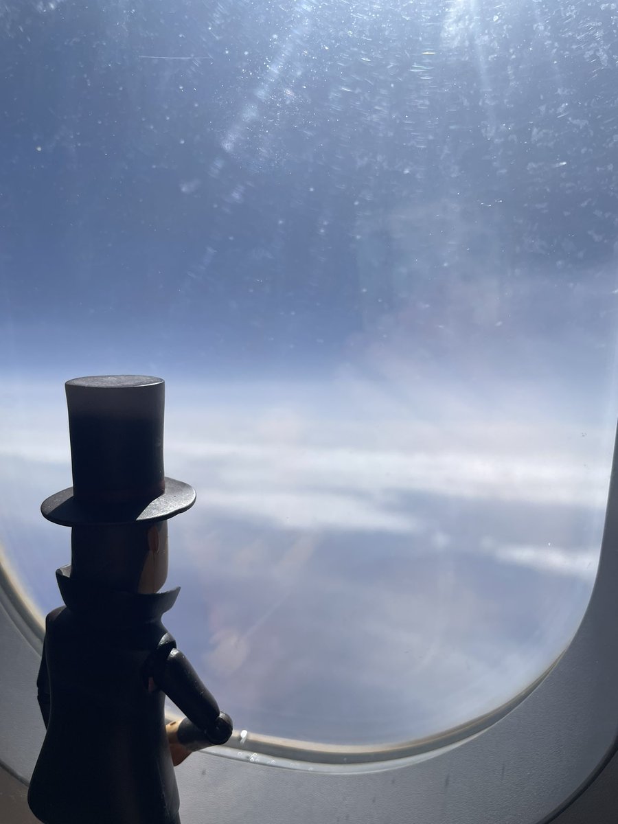 Llegando a mi próximo destino 🗺️

#Layton #profesorlayton #vacaciones #viaje #verano #avion