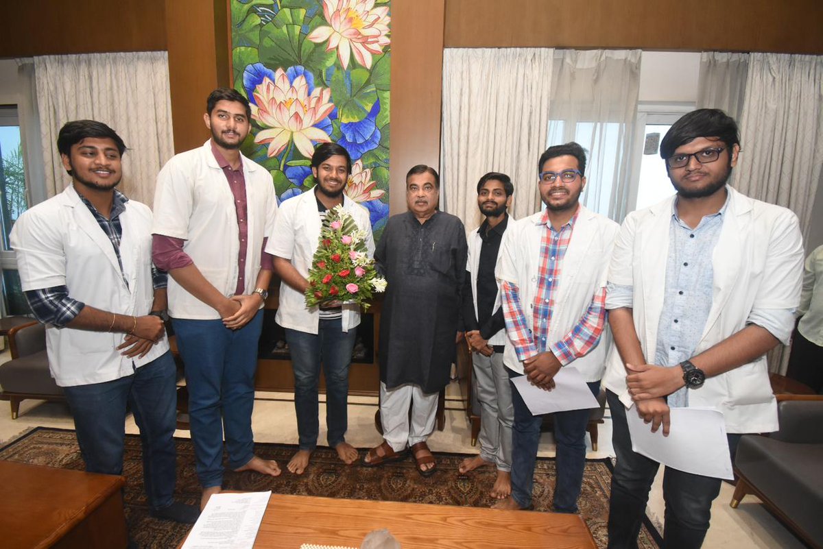 Met Shri Nitin Gadkari Ji regarding Stipend Hike.
He has forwarded Letters to CM, DCM and Medical Education Department. 
@nitin_gadkari 

@CMOMaharashtra 
@AjitPawarSpeaks 
@Dev_Fadnavis 

#hikeinstipend
#mbbsinterns
#maharashtramedicos