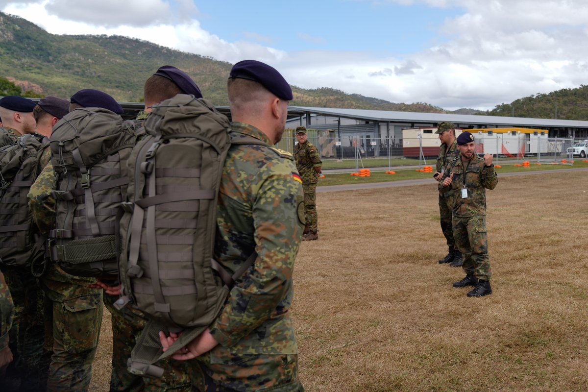 deutschemarine's tweet photo. #TASA23 in Down Under 🇦🇺

16 Nationen (3 als Beobachter) nehmen mit 16.000 Soldaten an der Übung in Sunny Queensland teil.

Auch dabei: 34 Soldaten des #SeeBtl.
Nach einer Eingewöhnungsphase werden sie auf US-Navy-Schiffe gehen und amphibische Landungen mit den US-Marines üben. https://t.co/uqckWHnCB3