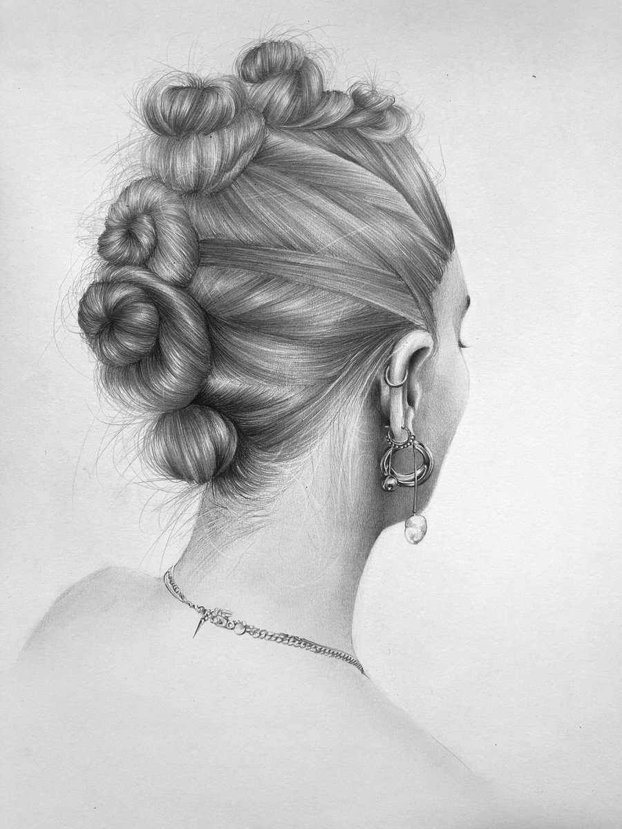 royalacademy's tweet photo. Today's #RAFridayDoodle is set by Saturday Sketch Club tutor, artist Nettie Wakefield (@Netwakefield).

Inspired by her sketch of a multi-bun hairdo, please draw us a fabulous hairstyle 🎀 https://t.co/idILfe1UsX