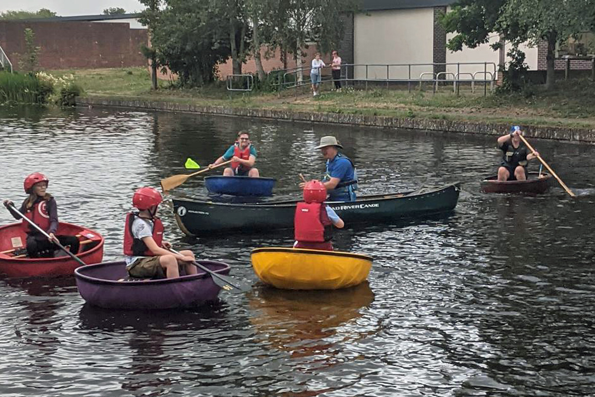 WelshCountry's tweet photo. Successful Coracle Fun Day on the Montgomery Canal at Welshpool
https://t.co/FMHkewYQH7
#coracle #coracles #montgomerycanal #shropshireunioncanalsociety #shropshireunioncanal https://t.co/TCv8OdEFzT