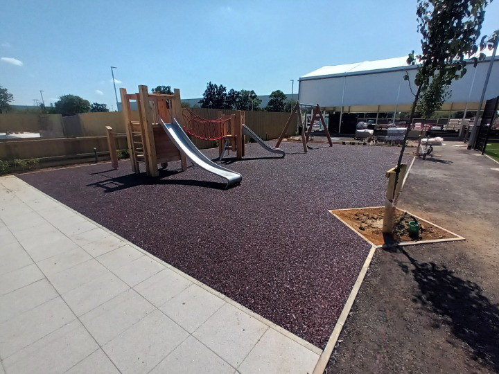 RTC_Safety's tweet photo. We recently completed an install at the David Lloyd Club in Rugby, on behalf of @TimberplayLtd
This Red/Brown Mix Resin Bound Rubber Mulch looks great!
#SafetySurfacing #RubberMulch #PlaygroundSurfacing #RubberSurfacing #PlaySafe #SaferPlay #PlaygroundUpgrade https://t.co/f2YUrzjwwQ