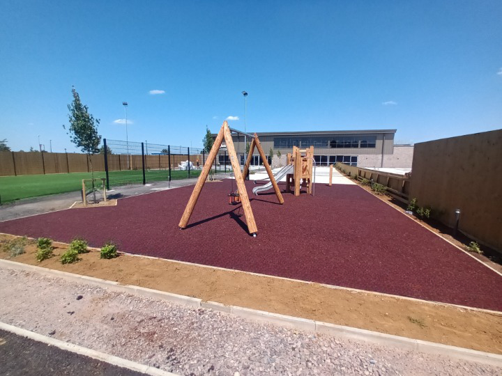 RTC_Safety's tweet photo. We recently completed an install at the David Lloyd Club in Rugby, on behalf of @TimberplayLtd
This Red/Brown Mix Resin Bound Rubber Mulch looks great!
#SafetySurfacing #RubberMulch #PlaygroundSurfacing #RubberSurfacing #PlaySafe #SaferPlay #PlaygroundUpgrade https://t.co/f2YUrzjwwQ