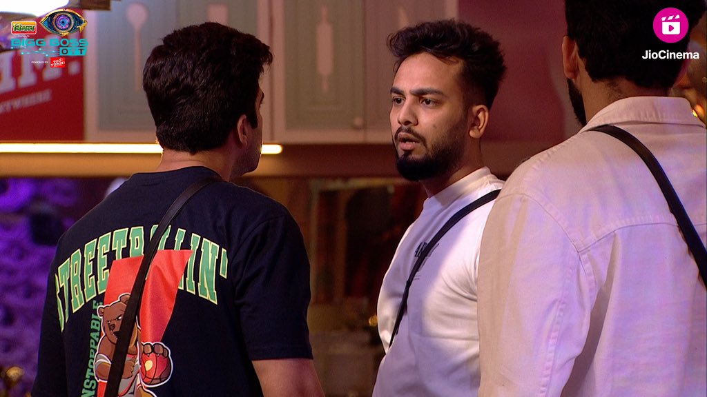 HotstarReality's tweet photo. Avinash and Elvish explode!😤

Will Elvish's roasting start a new rivalry?🤯

Watch #BBOTT2 24 hours live feed on #JioCinema for free!

https://t.co/Nfmj7B7MFL

#BBOTT2onJioCinema #BiggBossOTT2
#ElvishYadav #AvinashSachdev https://t.co/MeCYUBJpsa