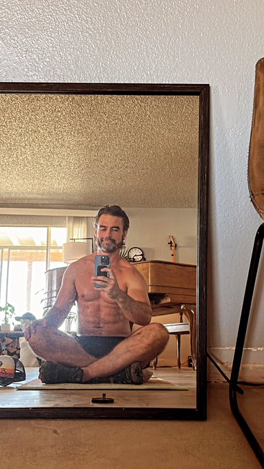 🧘&zwj;♂️ https://t.co/TxlUmaqHa2