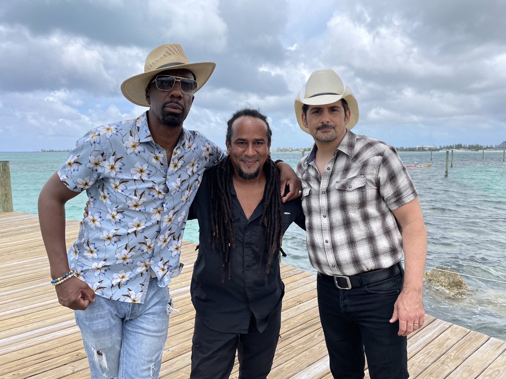 #tbt Bahamas, Working with J.B. Smoove and Brad Paisley. #goodPeople #goodtimes https://t.co/gW8Vr2fzsx