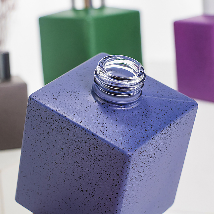 LEO57873094's tweet photo. 50ml，100ml，200ml，250ml，500ml.
#manufacturer #customized #glassbottle #fragrance #container #processing #luxury #colors #wine #logos
#glasswear #aroma #aromatherapy #scentsy #perfume #fragrance #china #packaging #glasscontainer #nailpolish #cosmetic #diffuser #skincare https://t.co/hlIMe25OhK