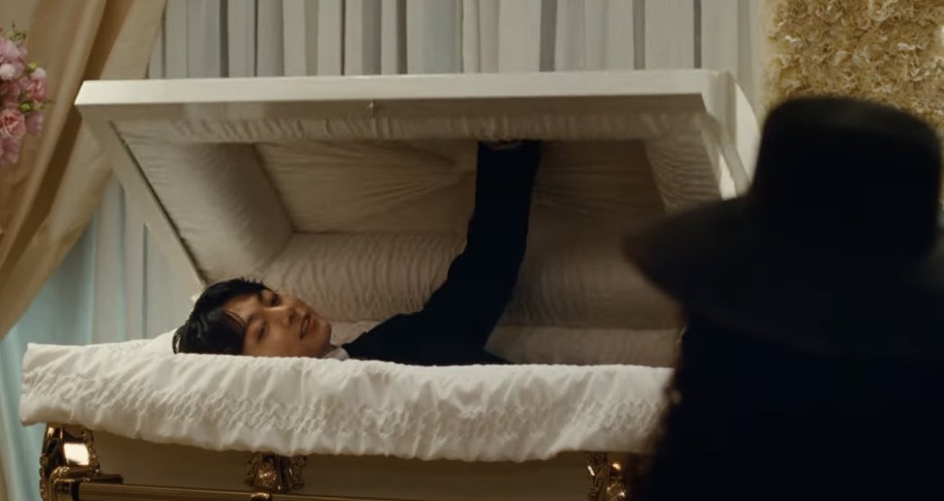 hiddenlush's tweet photo. RIP ME OUT THE CASKET IVE BEEN ACTING BRAND NEW https://t.co/CyymOkL3m3