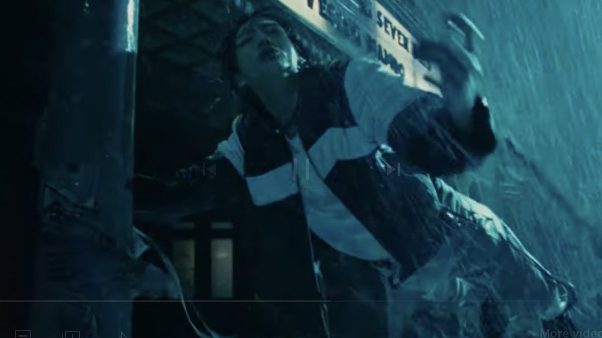 แม่งเง้ย ชอบคอนเซ็ปท์เอ็มวีมาก5555555 คือยังไงนะ ไม่ว่าจะผ่านร้อน ผ่านหนาว ฝ่าพายุ  น้ำท่วม ไฟไหม้ ต้องเกาะรถไฟ อยู่icu หรือตาย หรือต้องโหนตึก ทุกวันก็จะไปง้อเธองี้หรอ55555555555555555555555555555555