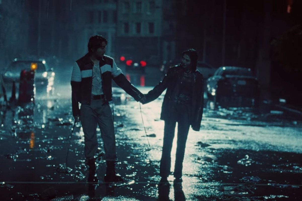 kucinggendut__'s tweet image. I'm sorry but I know I'm not alone whos waiting till the mv ends and screaming internally YO WHERE'S THE KISS???????