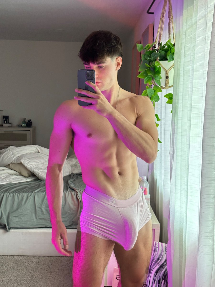 adelaide15596's tweet photo. Come say hi #fitness https://t.co/qwcTYRxx1e