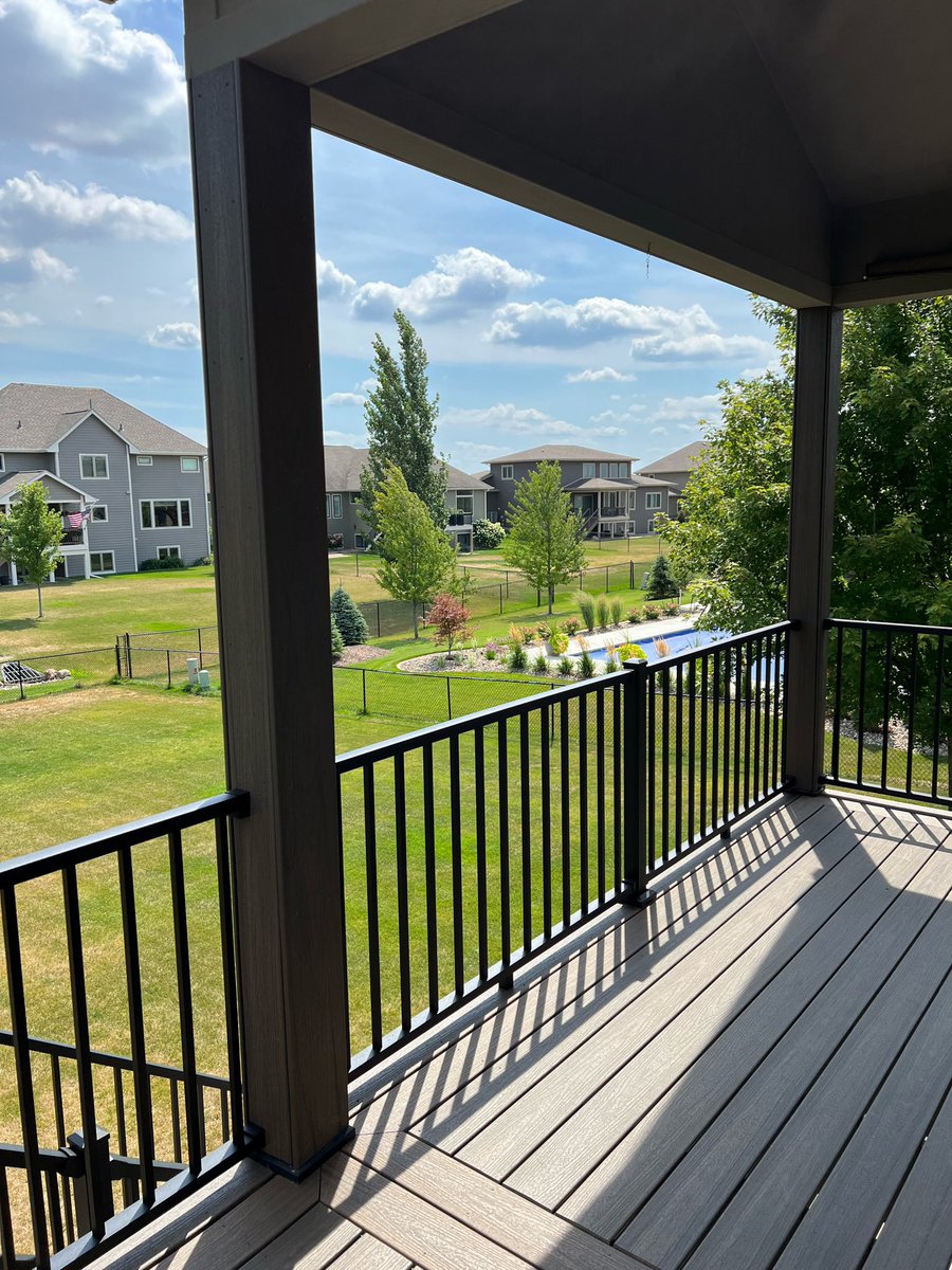 IowaDeckPro's tweet photo. Elevated deck refinish in Urbandale, IA
Trex Enhance Naturals Coastal Bluff Decking, Trex Signature Aluminum Railing 
#deck #Patio #Trex #Enjoy https://t.co/29bU3jffv9