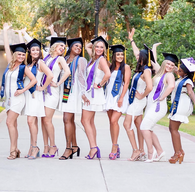 chamberlainedu's tweet photo. #NursingSchool besties or bust 👯‍♀️. Who's your favorite friend to celebrate with? 🥳

📸 #ChamberlainGrad Myra D. and friends (BSN 🎓 April 2023) #ChamberlainJacksonville #NurseLife https://t.co/YiDiRkEDtK