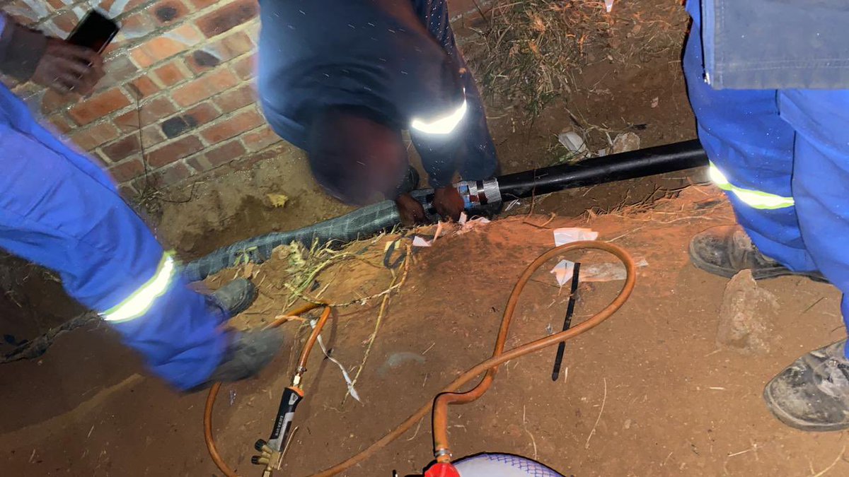 justmelrb's tweet image. @CityPowerJhb current situation in cnr Hyperion and blandford. They are waiting to be switched on. Repairs and testing done. Load shedding done. What’s the hold up? #block10 #northridingoutage @RalfBittkau